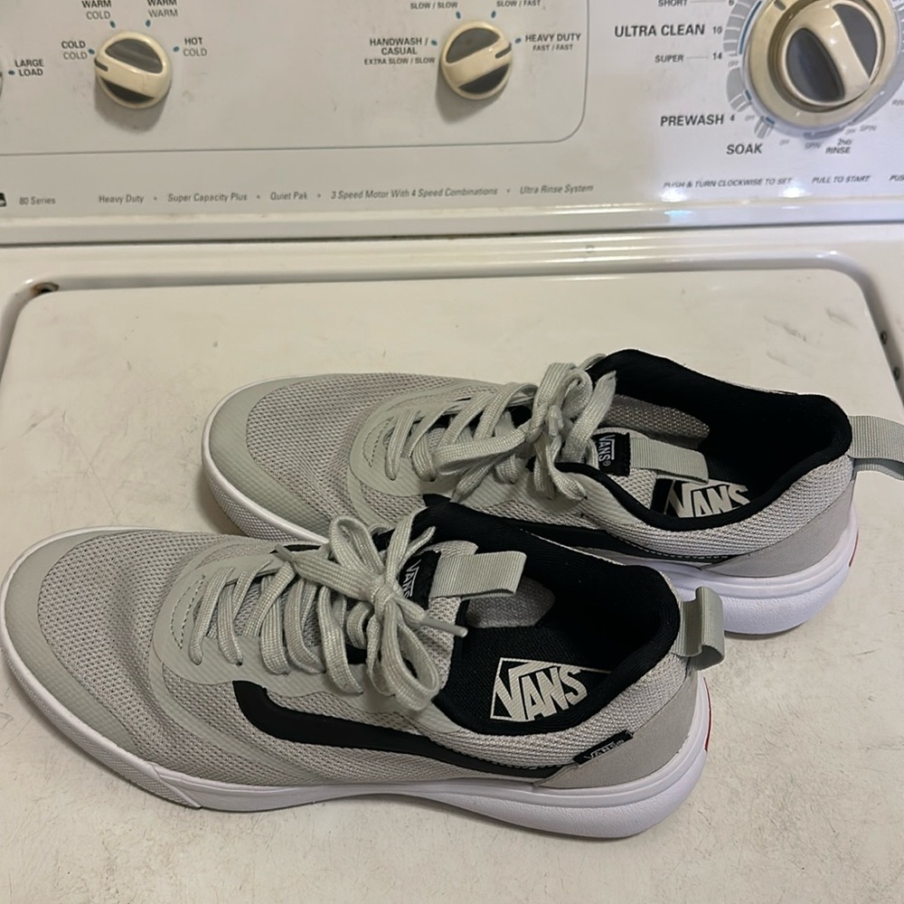 Size 10 men’s Vans Ultrarange Rapidweld excellent condition, light grey